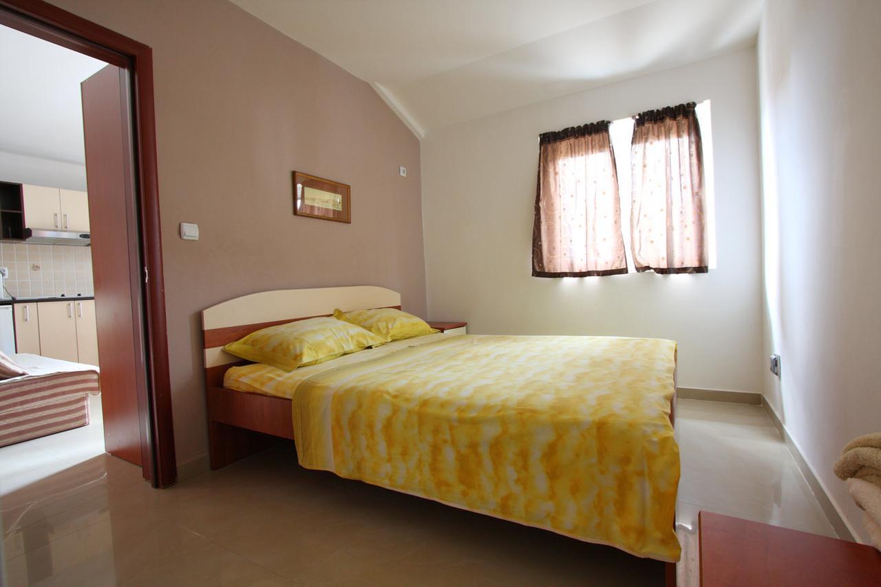 Apartmani Irena Petrovac Exteriör bild