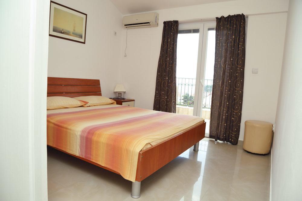 Apartmani Irena Petrovac Exteriör bild